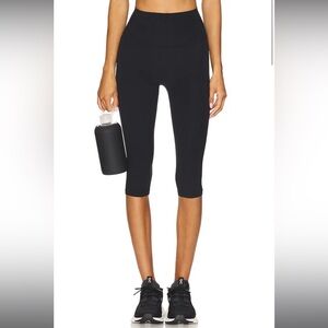Yogalicious LUX Black Capri Leggings Size Small